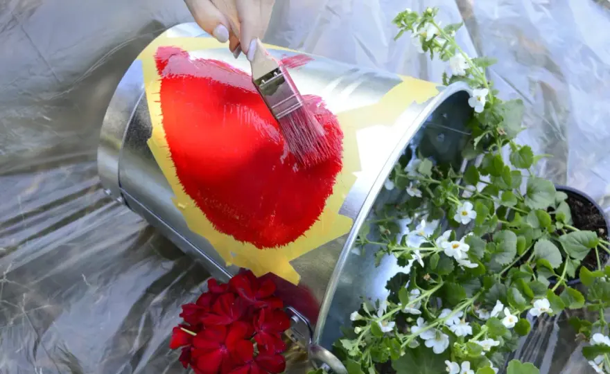 Wylewające się kwiaty z doniczki: Praktyczny przewodnik DIY